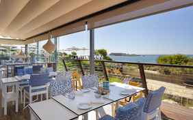 Restaurant mit Blick und direktem Zugang zum Spielplatz